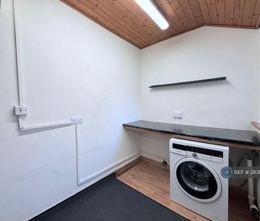 3 bedroom terraced house to rent - Photo 2