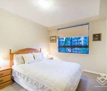 Riverfront Magnificent Spacious Unfurnished 3 Bedroom Apartment - Photo 2