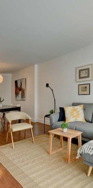 Magnifique 5½ meublé • 3 chambres • Centre-ville • Tout inclus - Photo 1