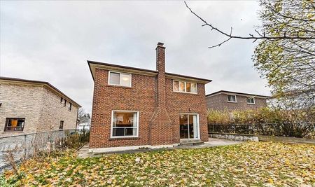 For Lease - 124 Briarscross Boulevard, Toronto, Ontario - Photo 2