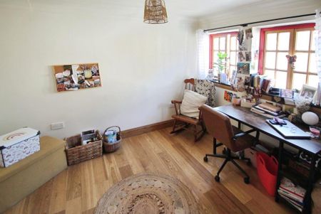 2 bedroom maisonette to rent - Photo 2