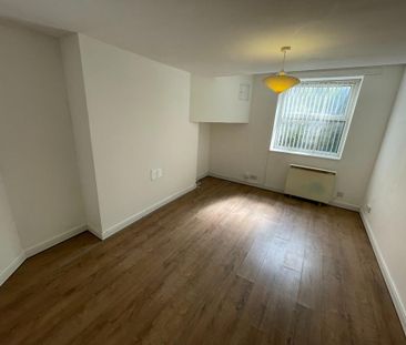 2 bedroom maisonette to rent - Photo 2