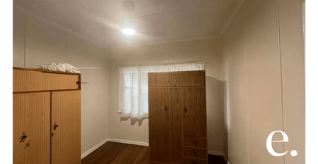 Charming Lowset Timber Home for Rent - Photo 4