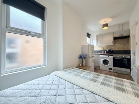 Studio to rent - Photo 3