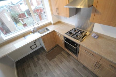 3 bedroom semi-detached house to rent - Photo 4