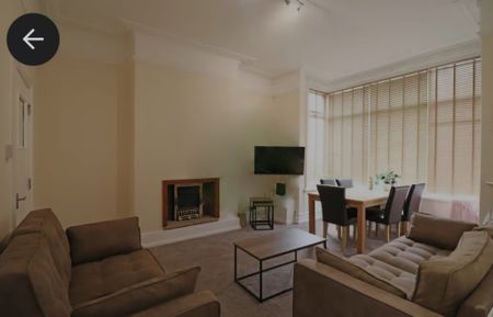 4 Bed - 10 Knowle Road, Burley, Leeds - LS6 3EP - Student - Photo 2