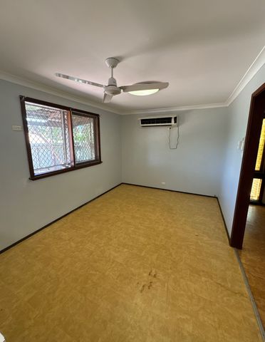 AMPLE PARKING ON ACACIA - Well Maintained 3x1 - Photo 5