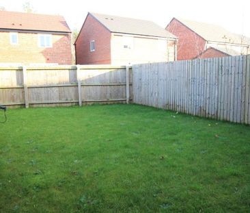 3 bedroom semi-detached house to rent - Photo 5