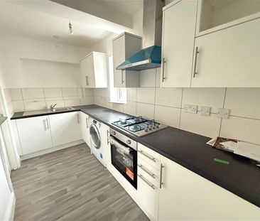 4 bedroom semi-detached house to rent - Photo 1