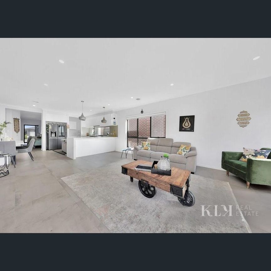 Where Style Meets Space - Photo 1