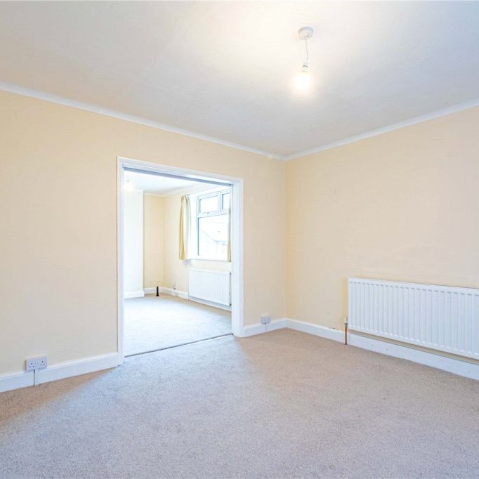3 bed Detached House for rent - Photo 1