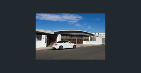 Water views from every window! - Photo 3