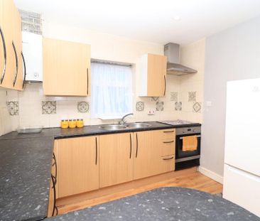 3 bedroom semi-detached house to rent - Photo 6