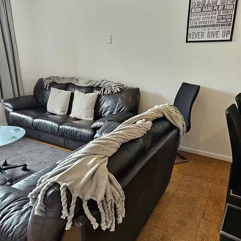 Self-contained, two-bedroom apartment - Photo 1