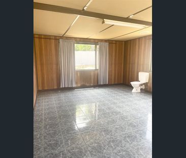 Spacious 3x1 Home with Granny Flat / Teenager’s Retreat - Photo 5