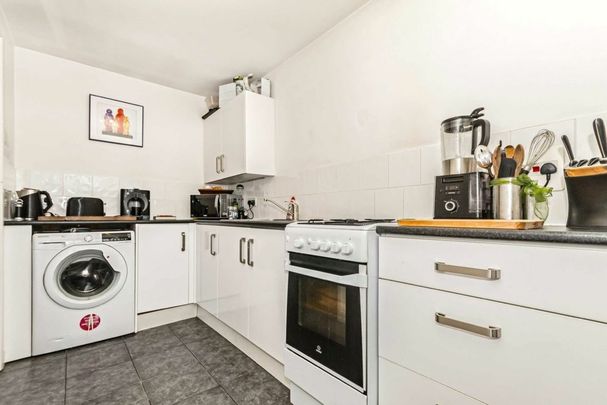 Fearnley Crescent - Photo 1