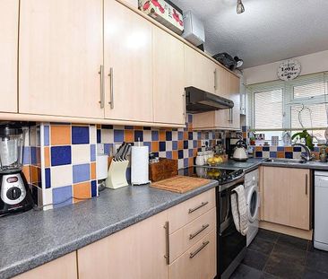 2 bedroom house to rent Rosebury Drive, Bisley, Woking, GU24 - Photo 3