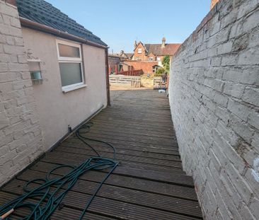 1 bedroom in a house share to rent - Photo 1