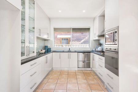 Kingsgrove - Photo 2