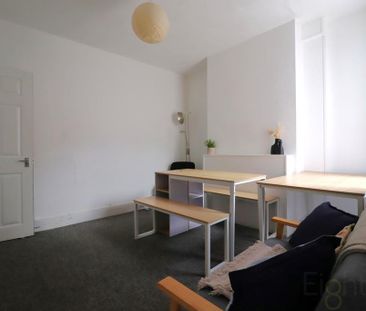 4 bedroom terraced house to rent - Photo 1