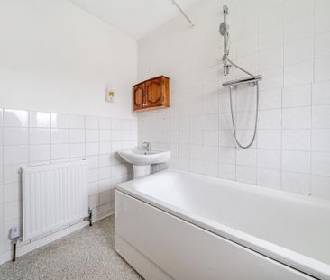 4 bedroom detached house to rent - Photo 2