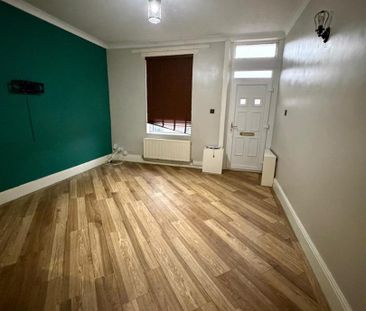 Shaw Road, Royton, Oldham OL2, London - Photo 3