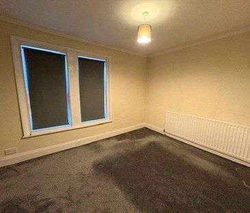 3 bedroom end of terrace house to rent - Photo 2