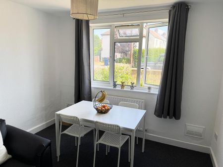 4 bedroom semi-detached house to rent - Photo 3