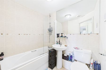 1 bedroom Flat in Wentworth Place, Camberley - Photo 4