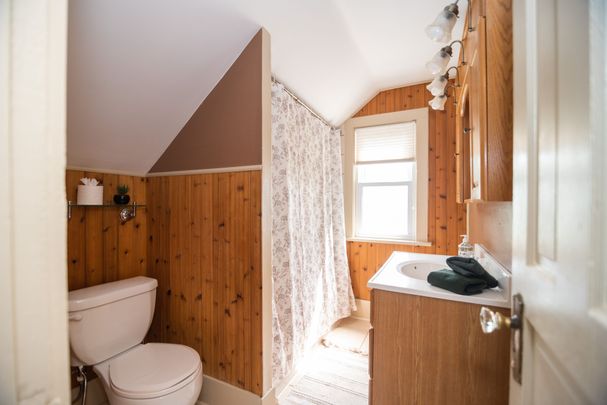 For Lease - 5853 Mcleod Road, Niagara Falls, Ontario - Photo 1