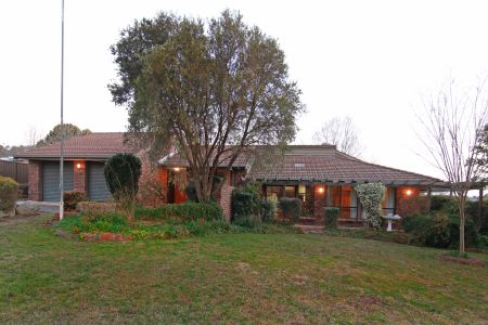 Spacious 4-Bedroom Home in a Quiet North Hill Location - Photo 2