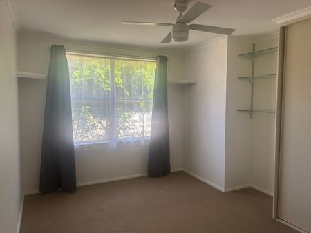 Renovated Three Bedroom House - Photo 5