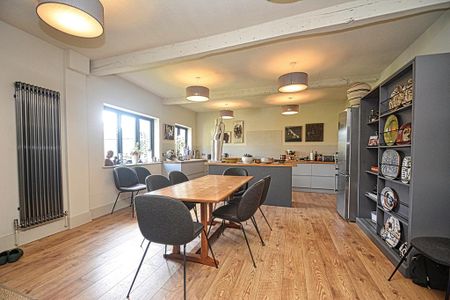 4 bedroom detached house to rent - Photo 3