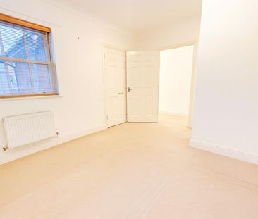 Haydon Place, Guildford - 2 bedrooms Property for lettings - Seymours - Photo 4