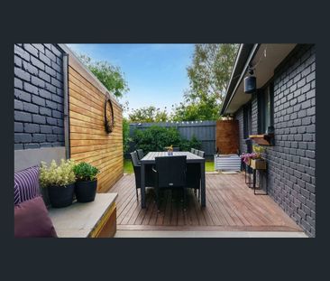 Three-Bedroom Unit in Prime Mornington Location - Photo 5