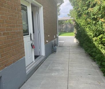 For Lease - 2349 Whaley Dr Drive, Mississauga, Ontario - Photo 2