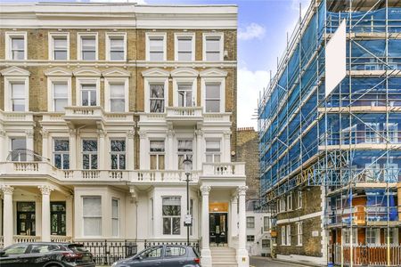 A charming two bedroom, two bathroom flat with spectacular roof terrace - Photo 3