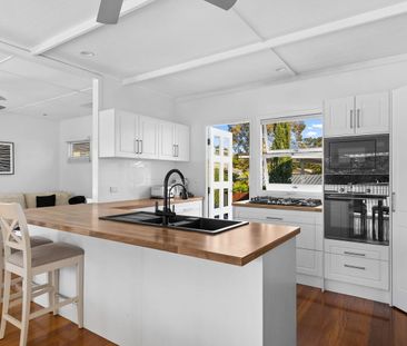 Tropical-Inspired light-filled 3 Bedroom Family Home with Balcony, ... - Photo 4