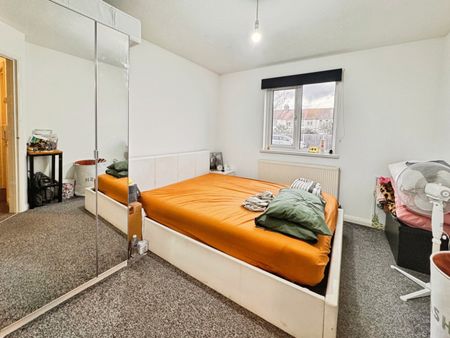 South Avenue, Southend-On-Sea - Photo 2