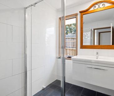 Quaint 3 Bedroom Home in Prime Parkdale Location - Photo 6