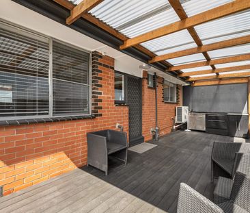 Perfect Location! - Photo 4