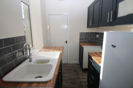 2 bedroom terraced house to rent - Photo 4