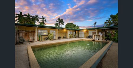 Stunning Fully Renovated Ground Floor Unit - Photo 4