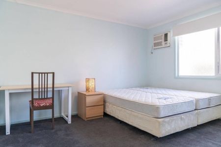 Fully Furnished & Fully Bedded Home in Prime Richmond Location - Photo 5