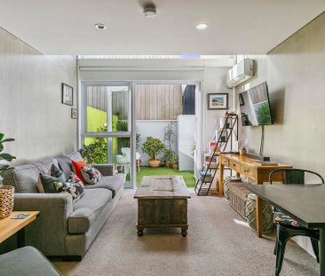Short-Term Luxury in Te Aro – Just Bring Your Bag - Photo 1