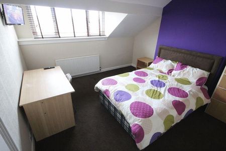 4 bedroom terraced house to rent - Photo 3