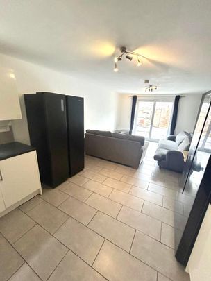 11 Bedroom Student Home – Llanbleddian Gardens - Photo 1