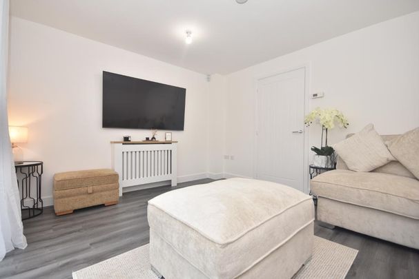 3 bedroom semi-detached house to rent - Photo 1