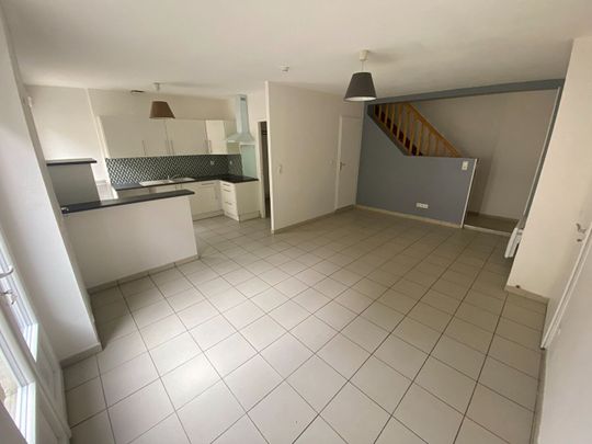 33370 YVRAC - A LOUER MAISON 4 PIECES AVEC COUR - Photo 1