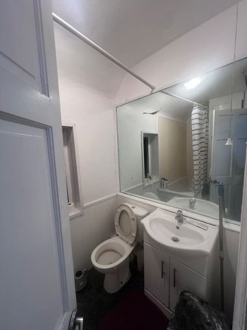 3 Bed Semi-Detached House, Brighton, BN2 - Photo 4